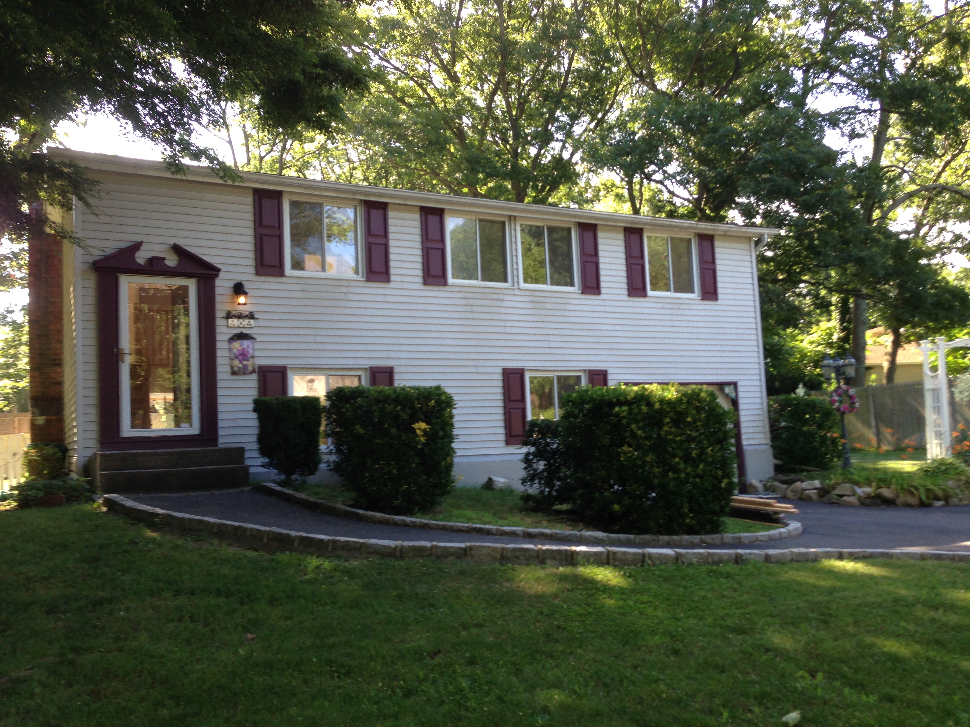 4 Cottontail Lane East Setauket Only $2800 for Rent